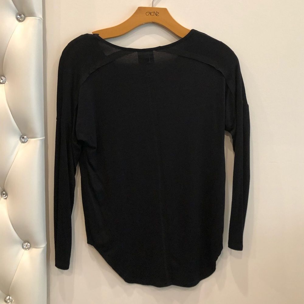 Black V-neck ballon sleeve long sleeve T-shirt - Picture 2 of 7